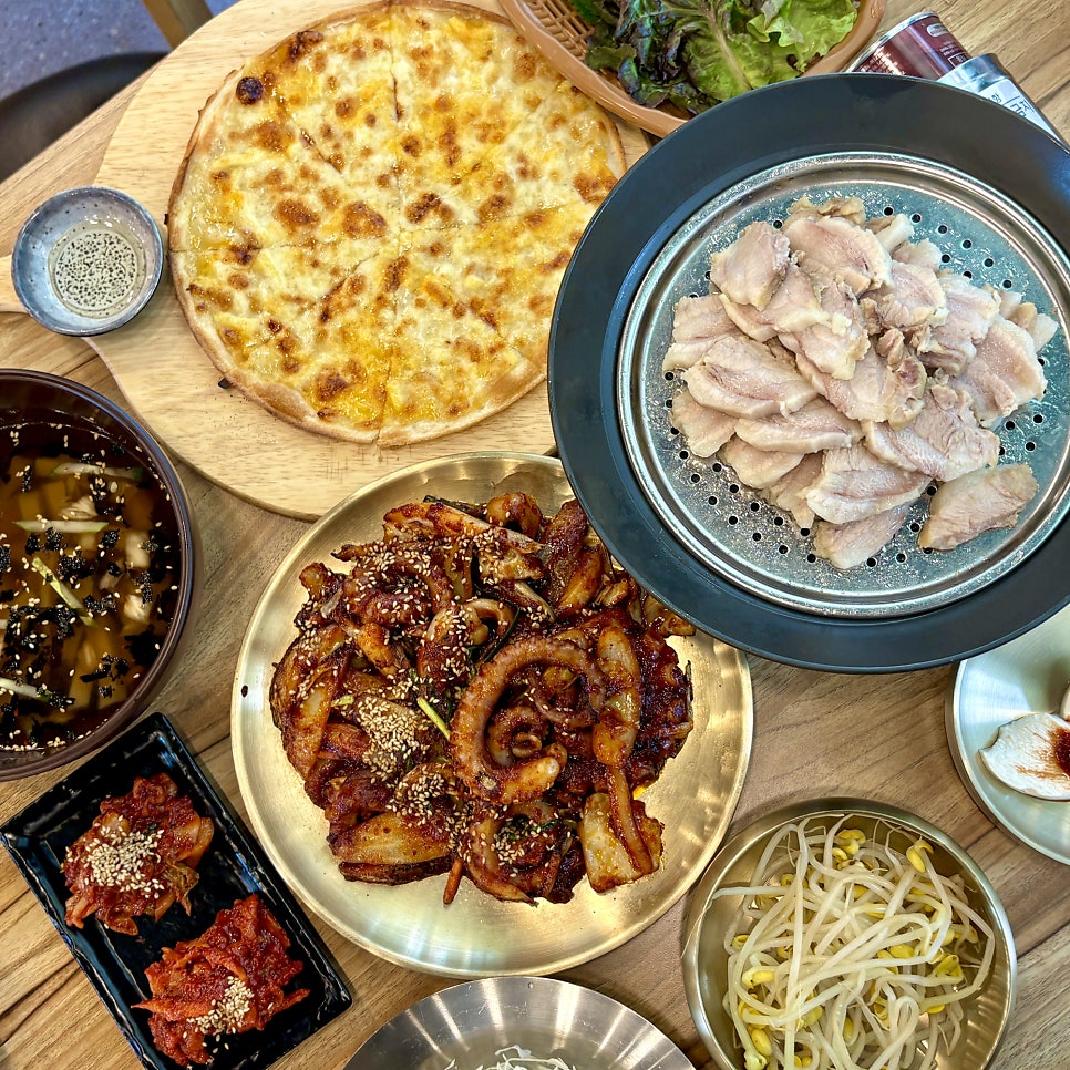 오동통한 낙지 다리가 그대로 들어간 직화 낙지볶음